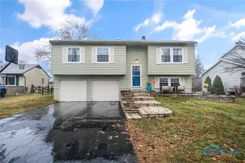 120 Pheasant Dr, Perrysburg, OH 43551