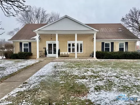1069 Hickory St, Perrysburg, OH 43551