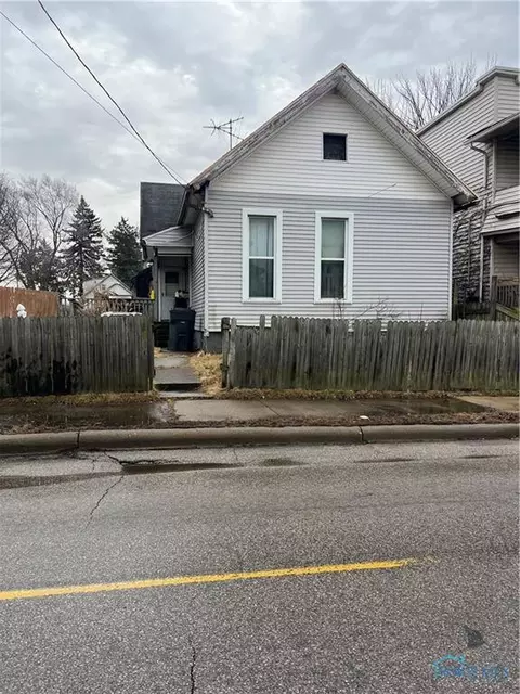 1036 Sherman St, Toledo, OH 43608