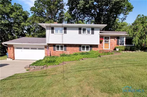 3712 N Karwood Dr, Port Clinton, OH 43452