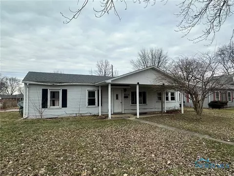 804 Eastern Ave, Fostoria, OH 44830
