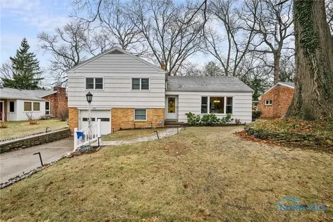 3022 Emmick Dr, Toledo, OH 43606