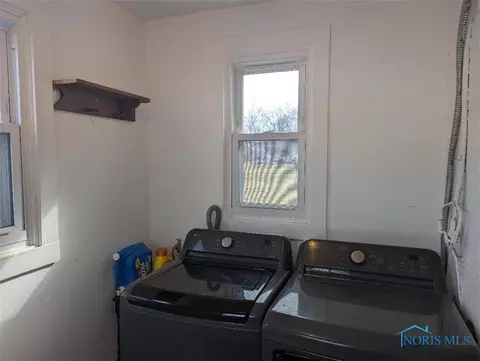140 N Evans St, Bradner, OH 43406 photo 6