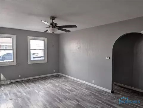 140 N Evans St, Bradner, OH 43406 photo 2