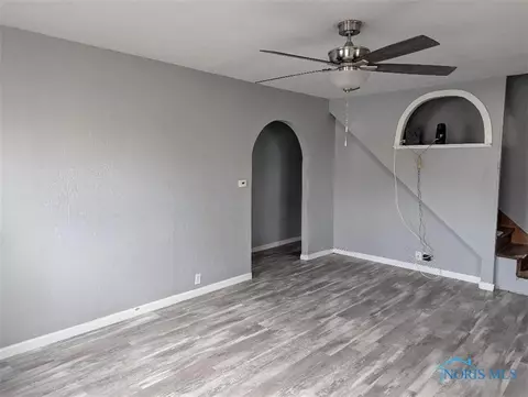 140 N Evans St, Bradner, OH 43406 photo 3