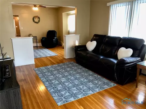 201 E 10th St, Genoa, OH 43430 photo 6