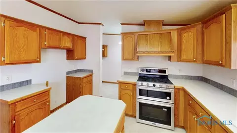 2220 Redbud Ln, Delta, OH 43515 photo 9