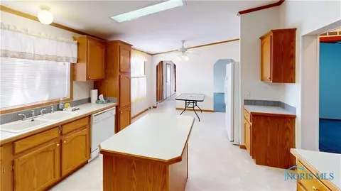 2220 Redbud Ln, Delta, OH 43515 photo 8