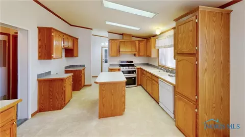 2220 Redbud Ln, Delta, OH 43515 photo 12