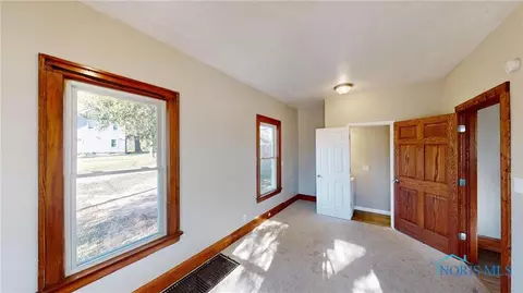 2001 Lagrange St, Toledo, OH 43608 photo 8