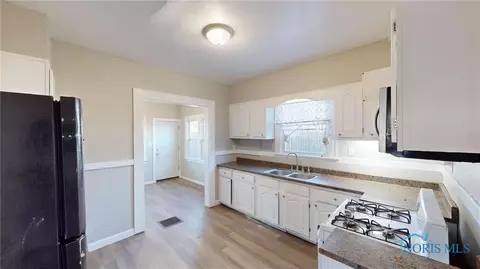 2001 Lagrange St, Toledo, OH 43608 photo 9