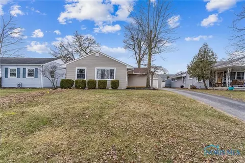 121 Springbrook Dr, Findlay, OH 45840