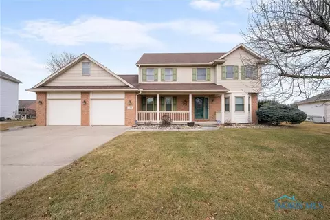 545 Bridgewater Dr, Oregon, OH 43616