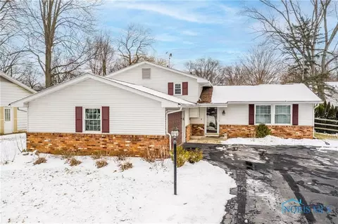 5504 Radcliffe Rd, Sylvania, OH 43560
