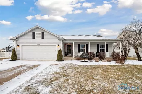 5708 Blue Grass Dr, Walbridge, OH 43465