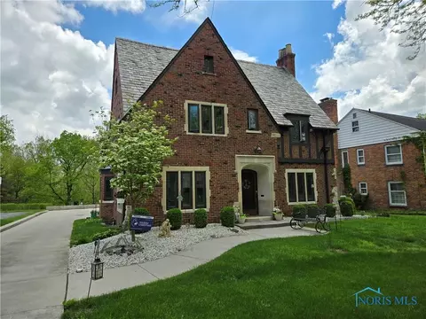 3735 Sulphur Spring Rd, Ottawa Hills, OH 43606
