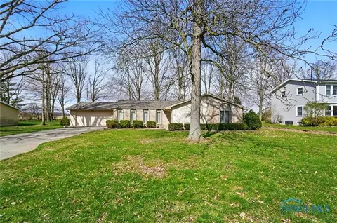 105 Oak Meadows Dr, Bryan, OH 43506 photo 2