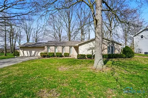 105 Oak Meadows Dr, Bryan, OH 43506