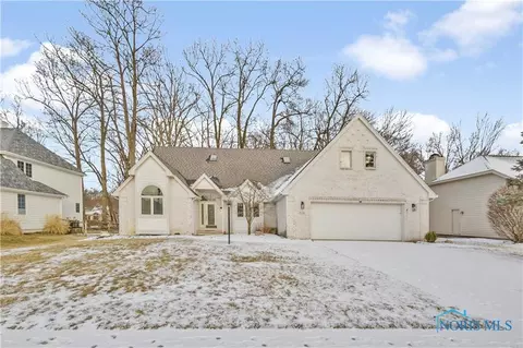 735 Saint Annes Dr, Holland, OH 43528