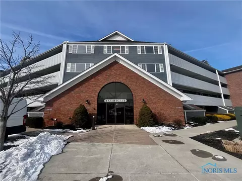1909 E Harbor Rd #304E, Port Clinton, OH 43452