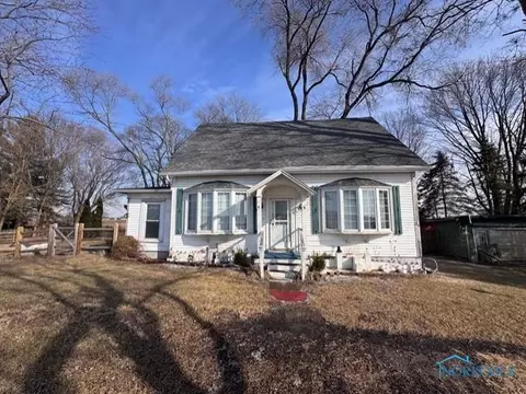 686 County Road 12, Napoleon, OH 43545