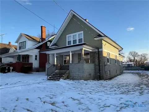 111 E Main St, Oak Harbor, OH 43449