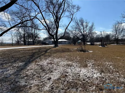 2861 Latcha Rd, Millbury, OH 43447