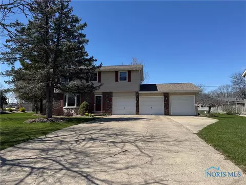 90 Bordeaux Dr, Napoleon, OH 43545