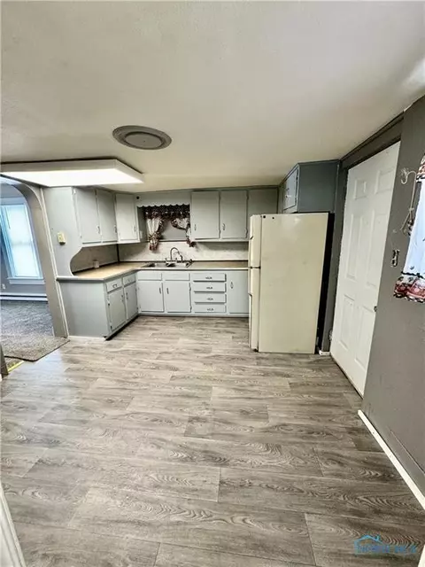307 Summit St, Malinta, OH 43535 photo 4