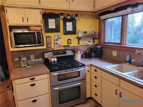 123 S Johnson St, Ada, OH 45810 photo 6