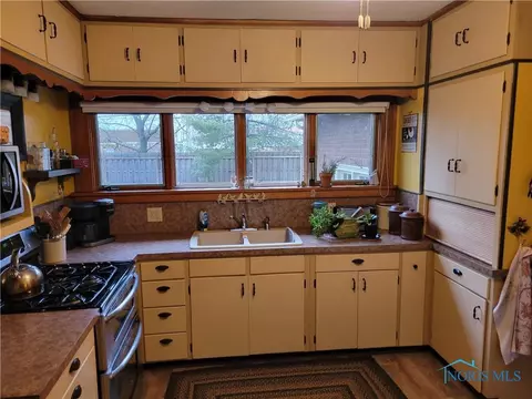 123 S Johnson St, Ada, OH 45810 photo 3