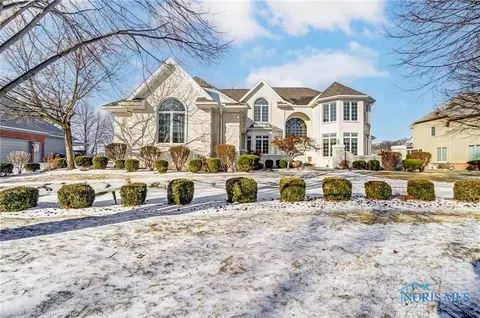 3364 Swan Ridge Ln, Maumee, OH 43537