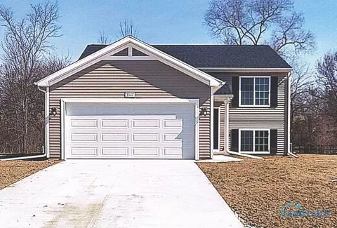 1547 Circle Dr, Millbury, OH 43447