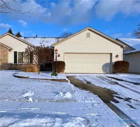 563 Crystal Lake Dr, Holland, OH 43528