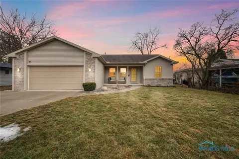 660 Greenfield Dr, Maumee, OH 43537