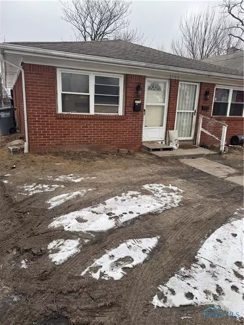 2106 Airline Ave, Toledo, OH 43609