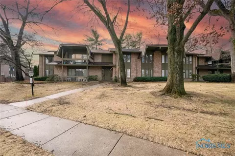 4025 Newcastle Dr #2C, Sylvania, OH 43560