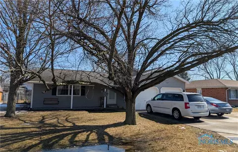413 Clover Ln, Wauseon, OH 43567