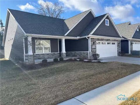 6729 Woodland Hills Dr, Sylvania, OH 43560