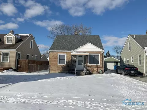 2321 Burnside Ave, Oregon, OH 43616