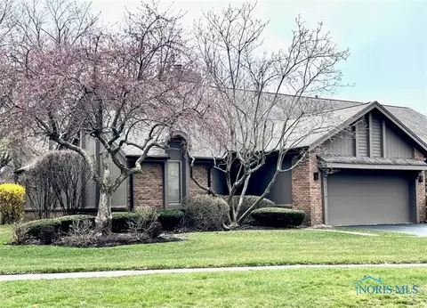 6751 Carrietowne Ln, Toledo, OH 43617
