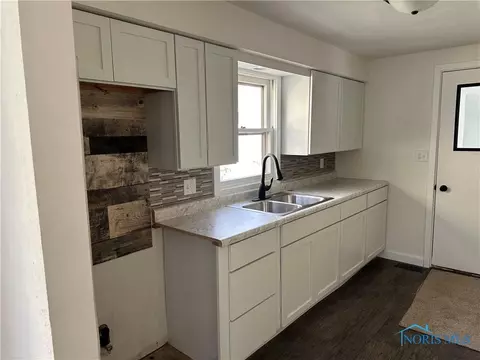 809 S Main St, Bryan, OH 43506 photo 2