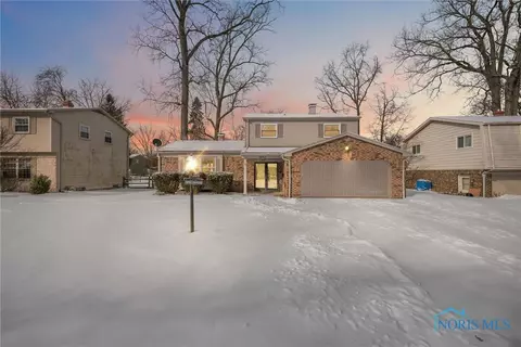 3653 Fairwood Dr, Sylvania, OH 43560