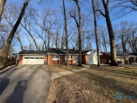 2512 Briarwood Ln, Toledo, OH 43615
