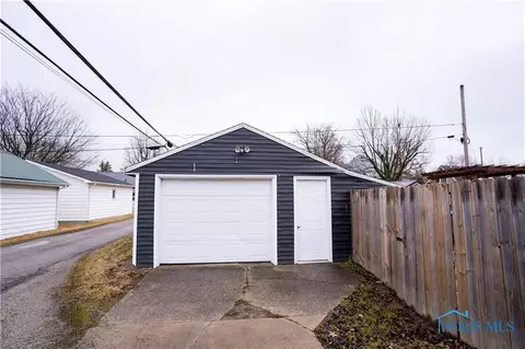715 N Walnut St, Paulding, OH 45879 photo 4
