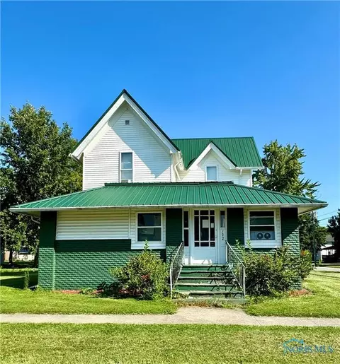 122 W Cornelia St, Hicksville, OH 43526