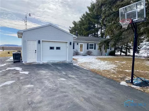 13325 Defiance Pike, Rudolph, OH 43462