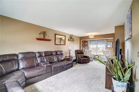 113 Guy St, Walbridge, OH 43465 photo 6