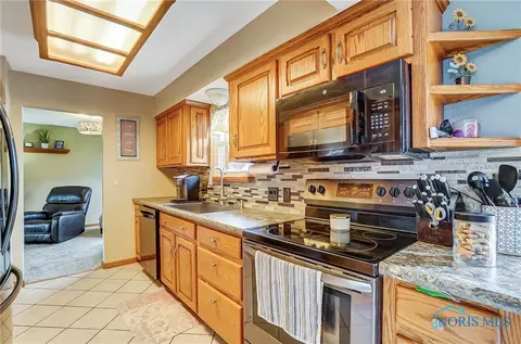 113 Guy St, Walbridge, OH 43465 photo 12