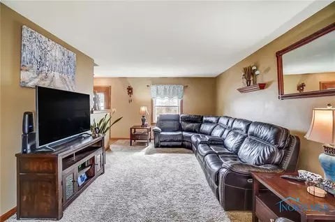 113 Guy St, Walbridge, OH 43465 photo 7